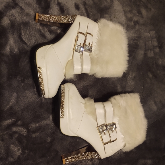 Shoes - White boots